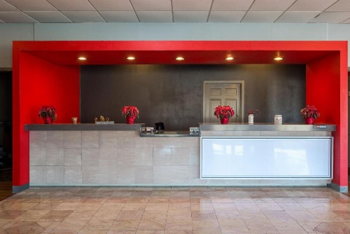 OYO Hotel Sweetwater TN West image 9