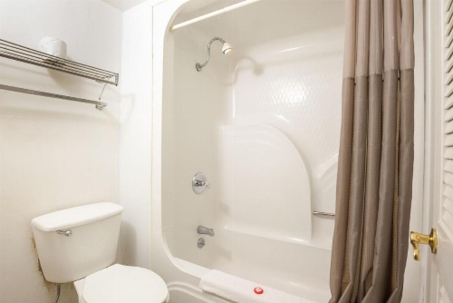 OYO Hotel Sweetwater TN West image 16