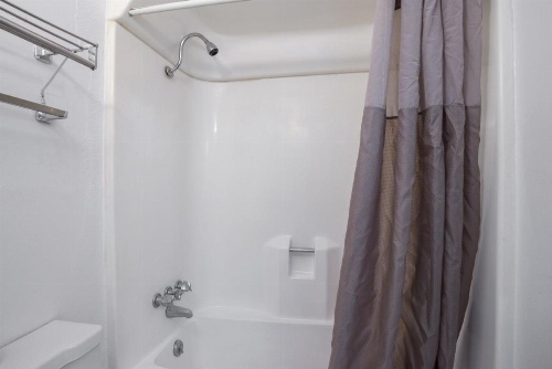 OYO Hotel Sweetwater TN West image 20