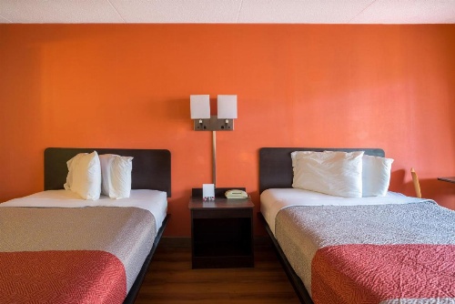 OYO Hotel Sweetwater TN West image 25