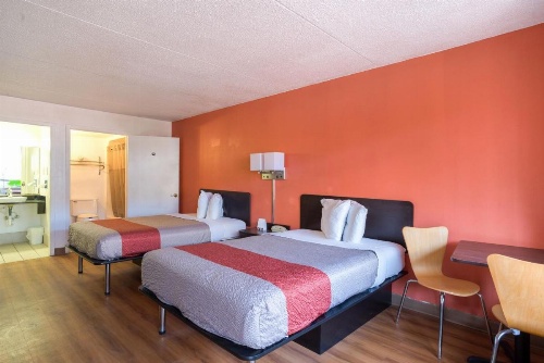 OYO Hotel Sweetwater TN West image 26