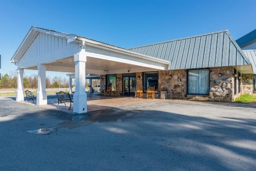 OYO Hotel Sweetwater TN West image 4